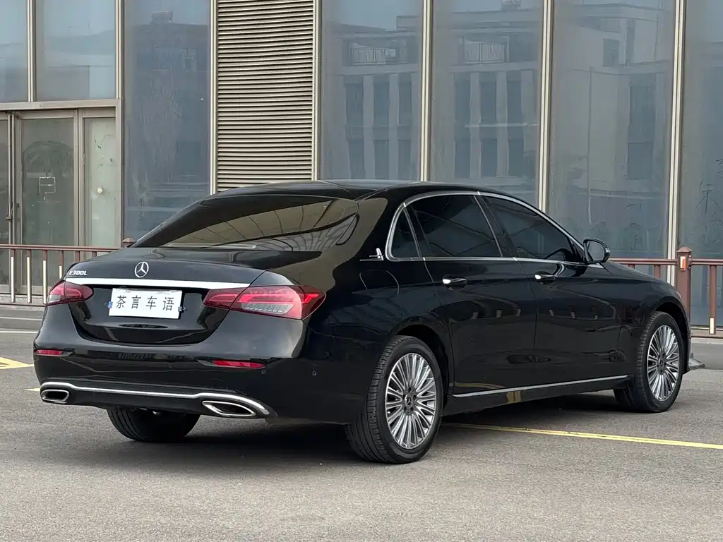 Mercedes-Benz E-Class 2022 — фото 4