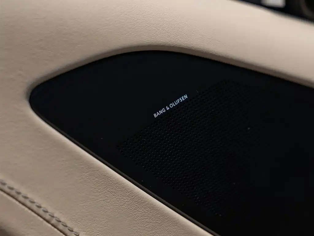 Aston Martin Rapide 2019 — фото 16