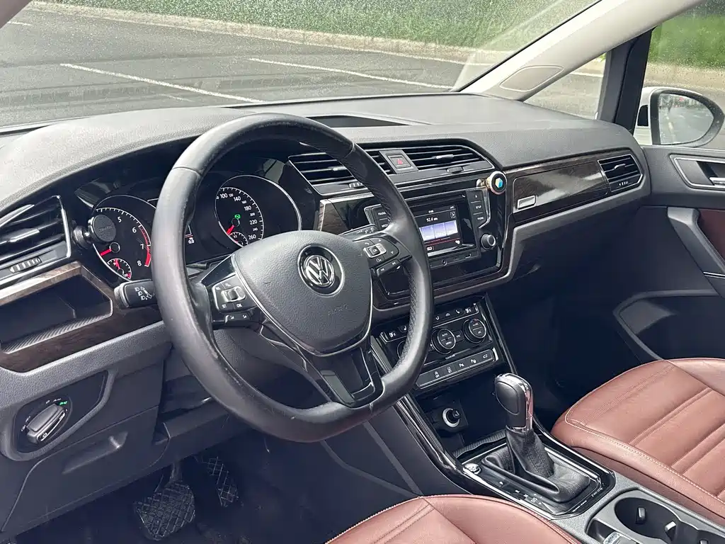 Volkswagen Touran 2016