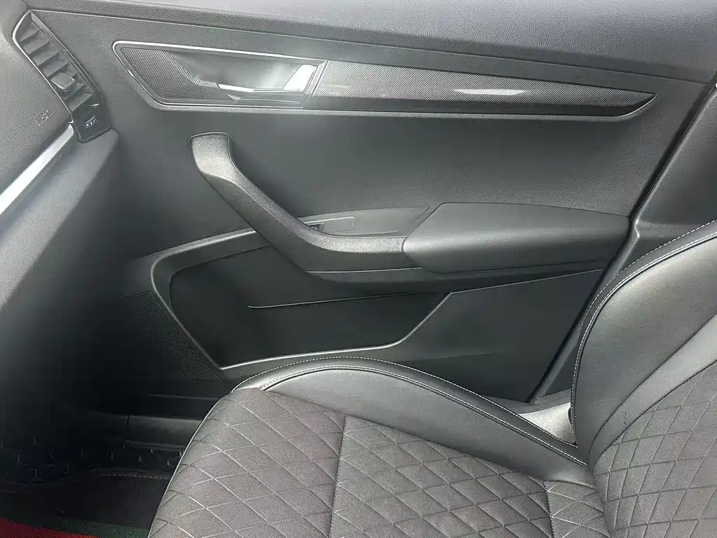 Skoda Karoq 2021 — фото 13