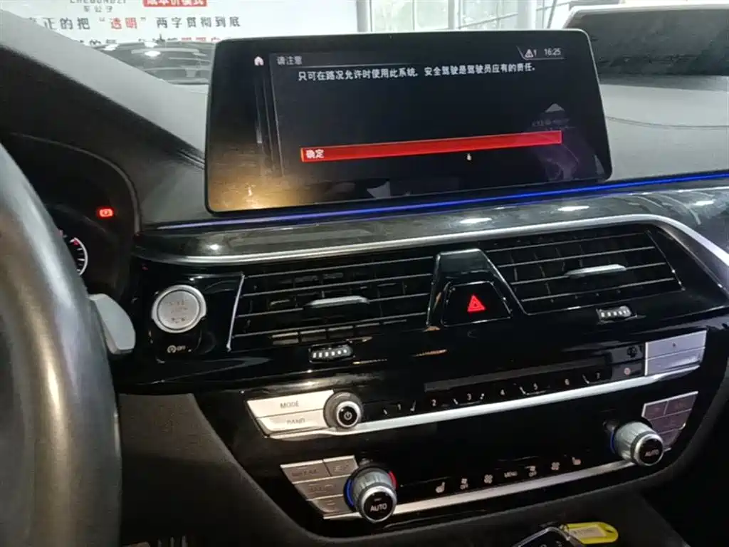 BMW 5 Series 2019 — фото 13