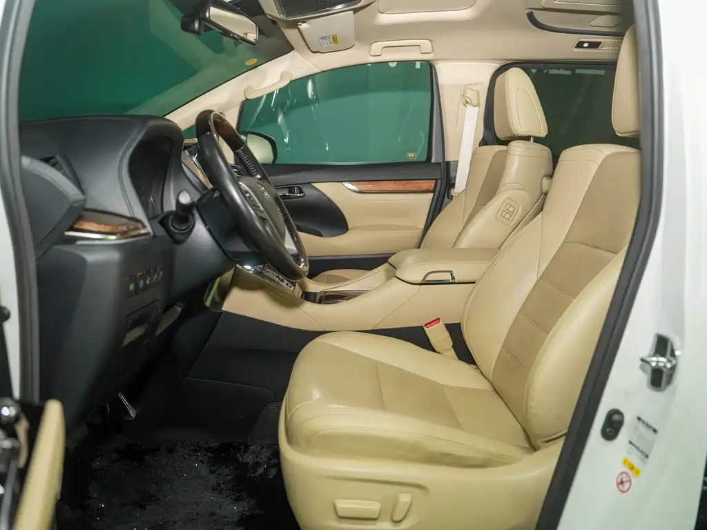 Toyota Alphard 2017 — фото 23