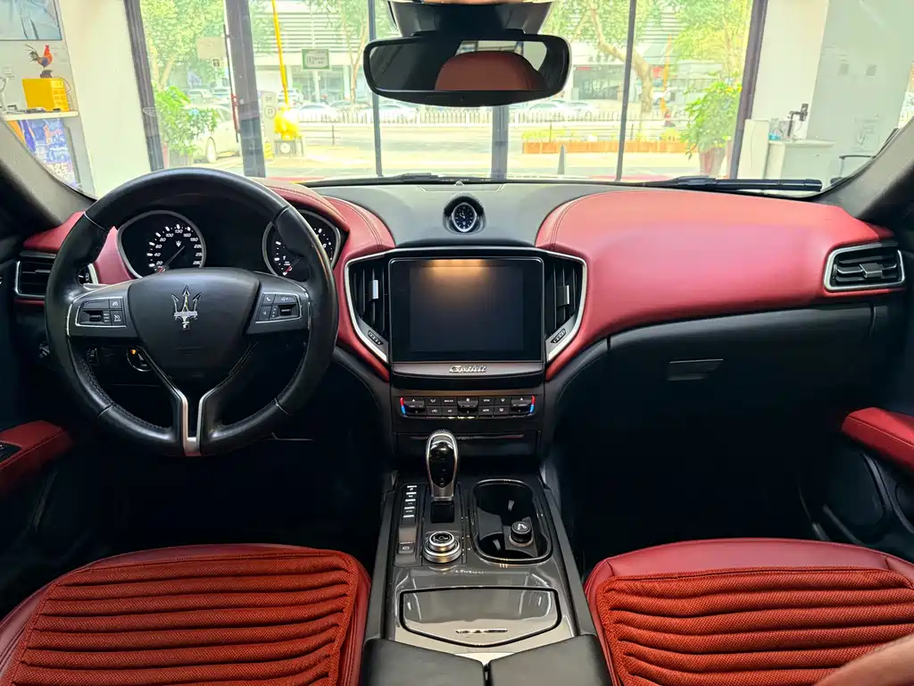 Maserati Ghibli 2018 — фото 12