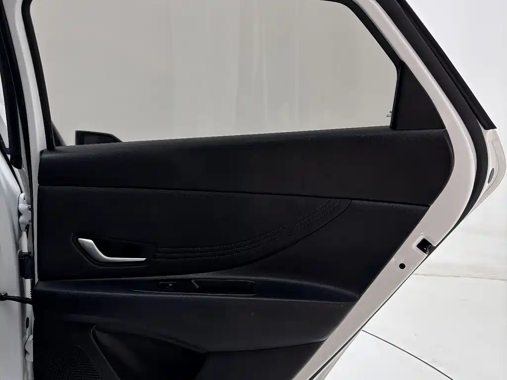 Hyundai Elantra 2023 — фото 22