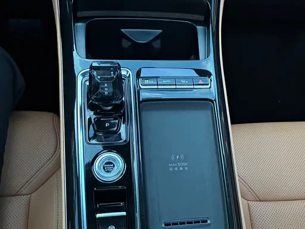Geely Boyue L 2025 — фото 10