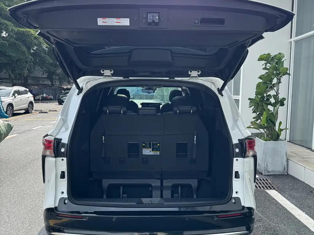 Toyota Sienna 2023 — фото 23
