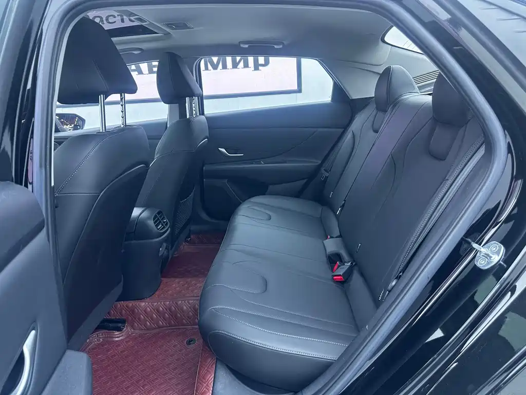 Hyundai Elantra 2022