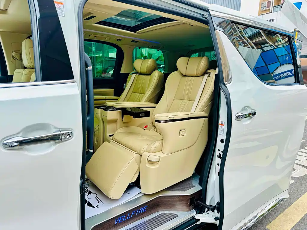 Toyota Vellfire 2021 — фото 7