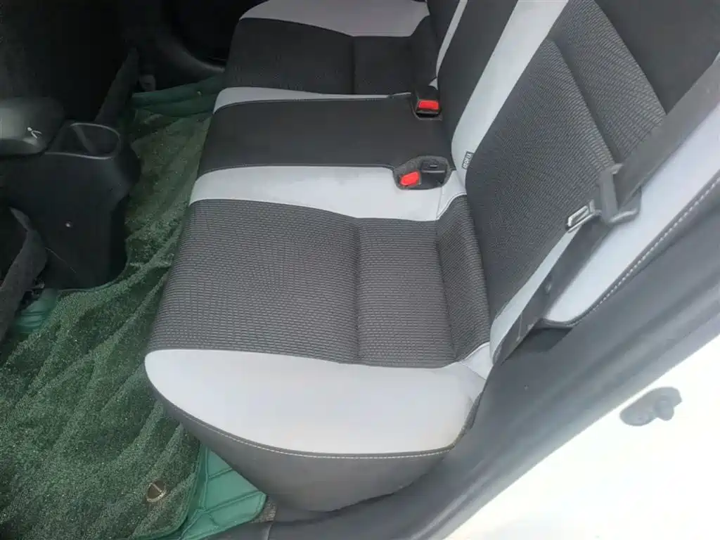 Toyota Yaris L 2020 — фото 17