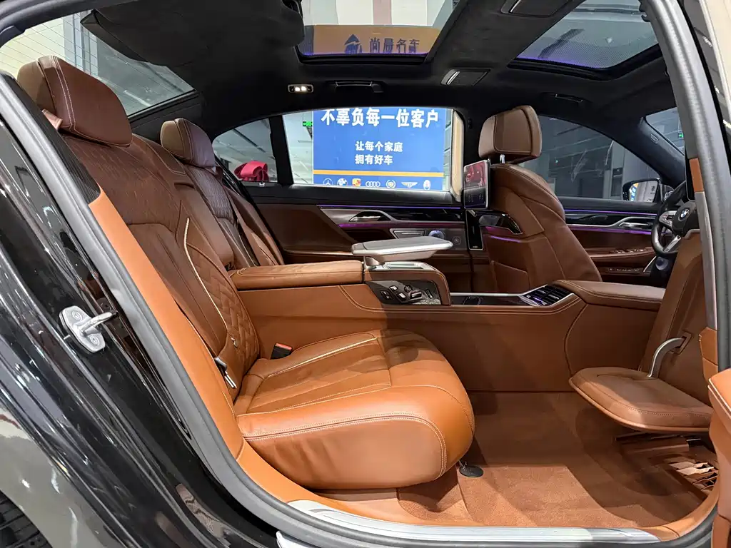 BMW 7 Series 2017 — фото 10