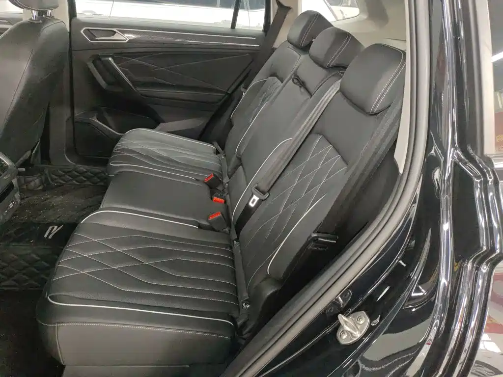 Volkswagen Tiguan L 2023 — фото 13