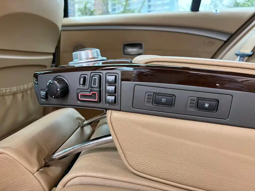 BMW 7 Series 2006 — фото 18