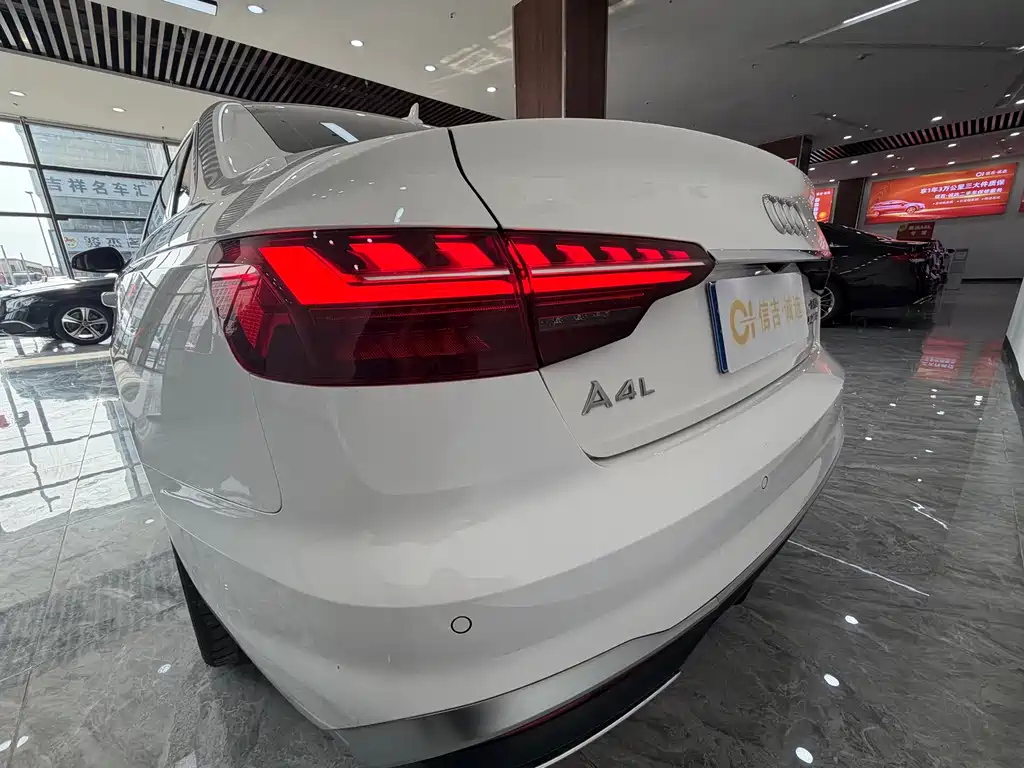 Audi A4L 2022 — фото 8