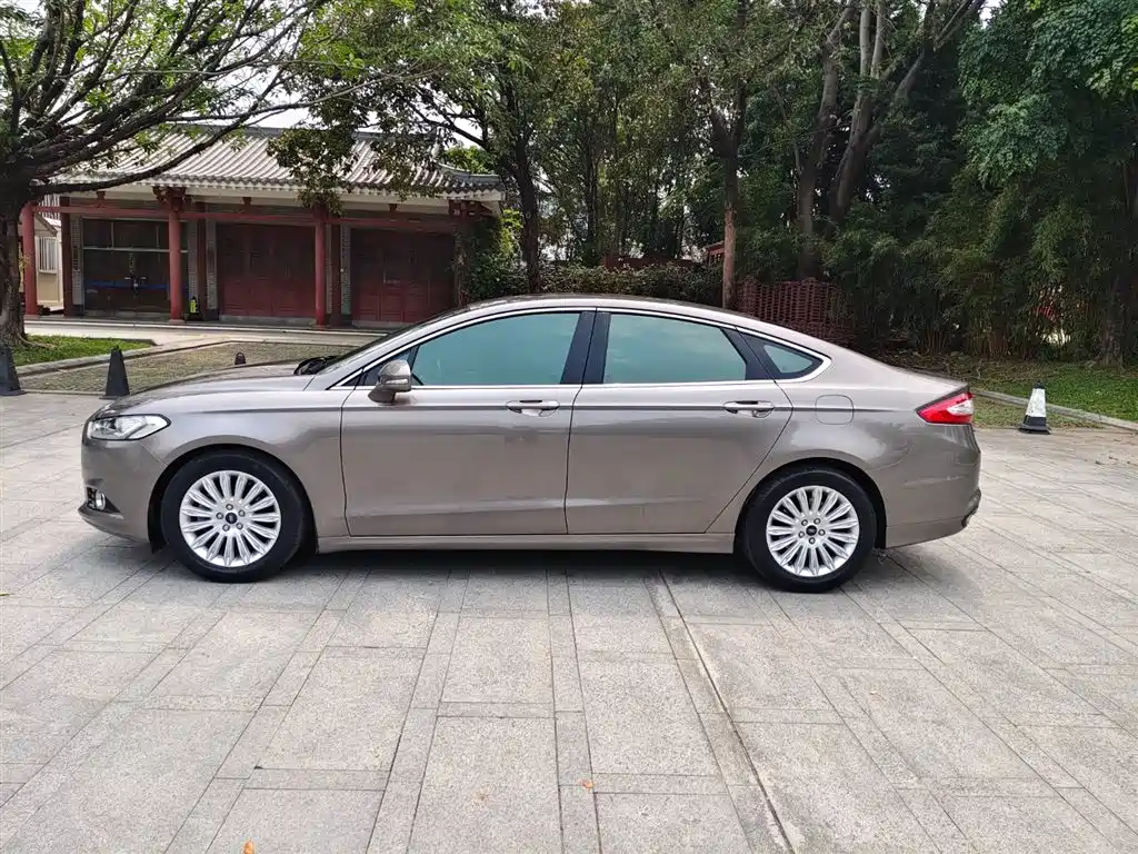 Ford Mondeo 2015 — фото 4
