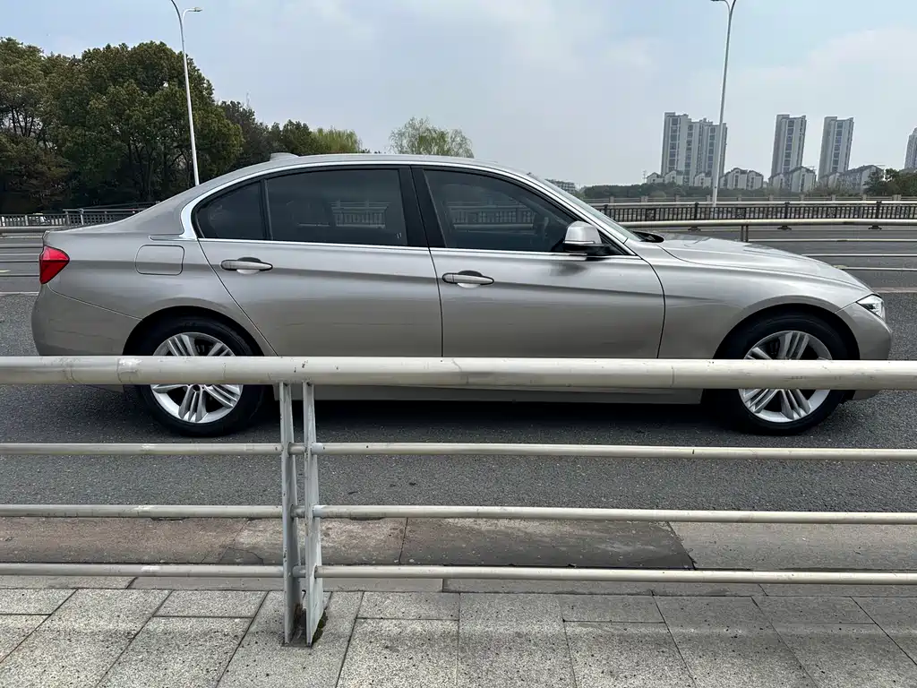 BMW 3 Series 2017 — фото 13