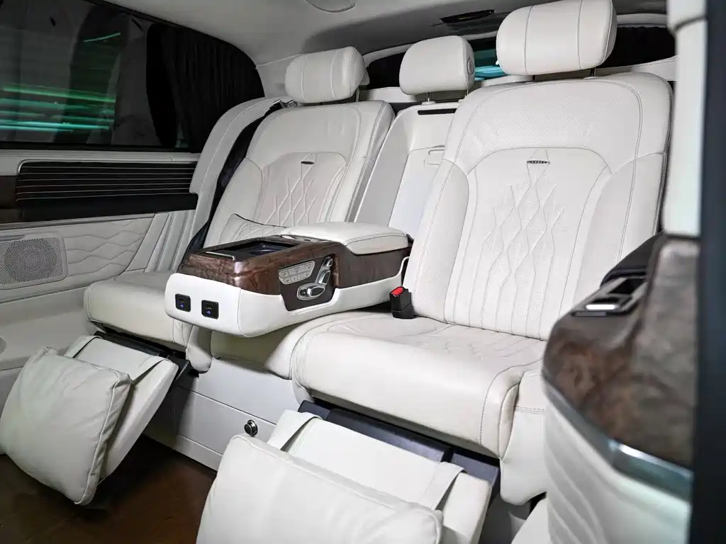 Mercedes-Benz V-Class 2020 — фото 16