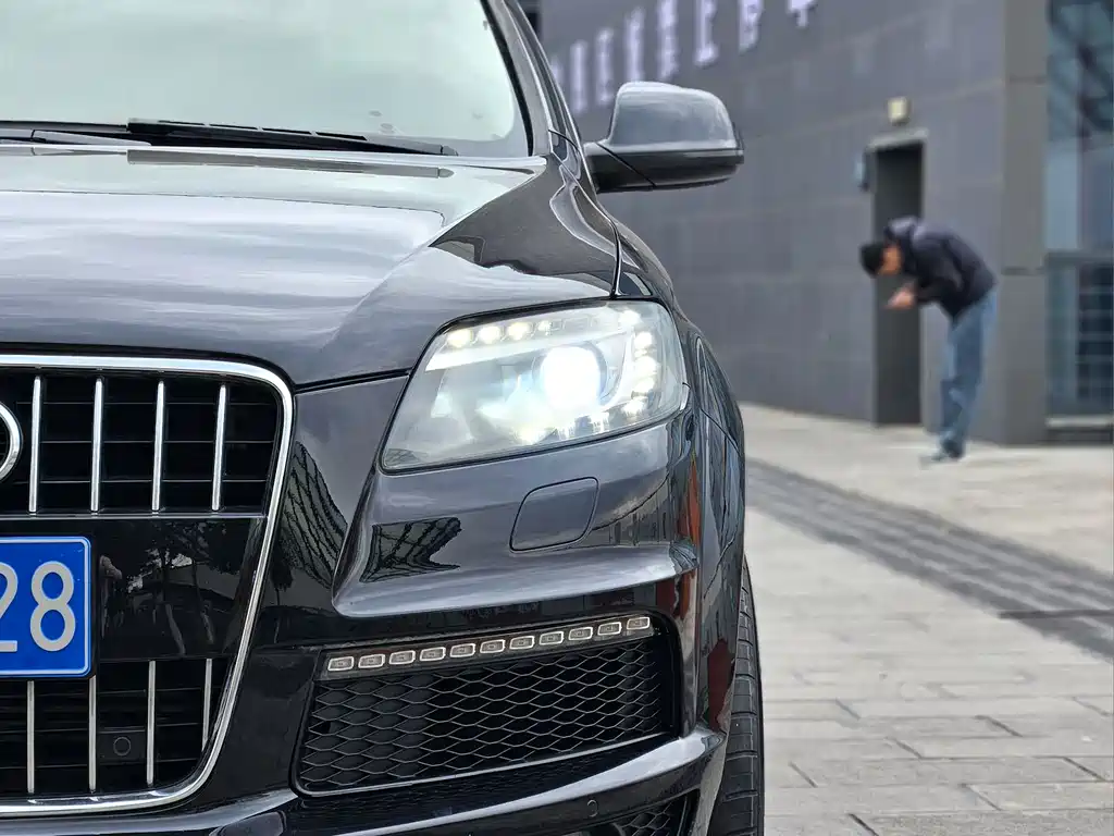 Audi Q7 2010 — фото 28