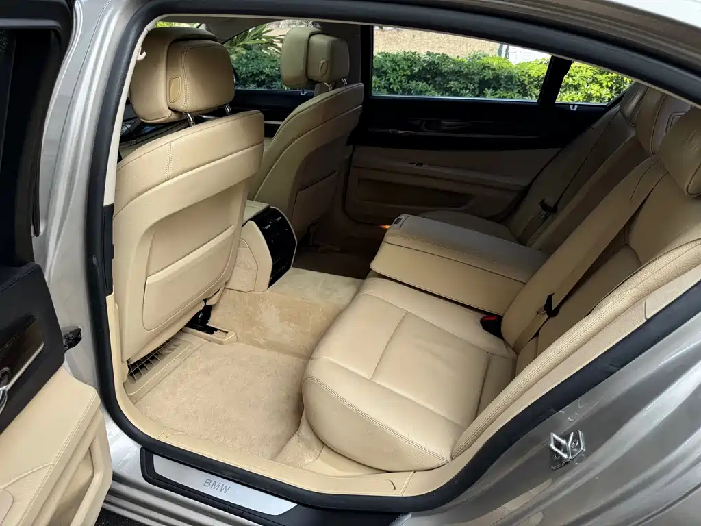 BMW 7 Series 2013 — фото 23