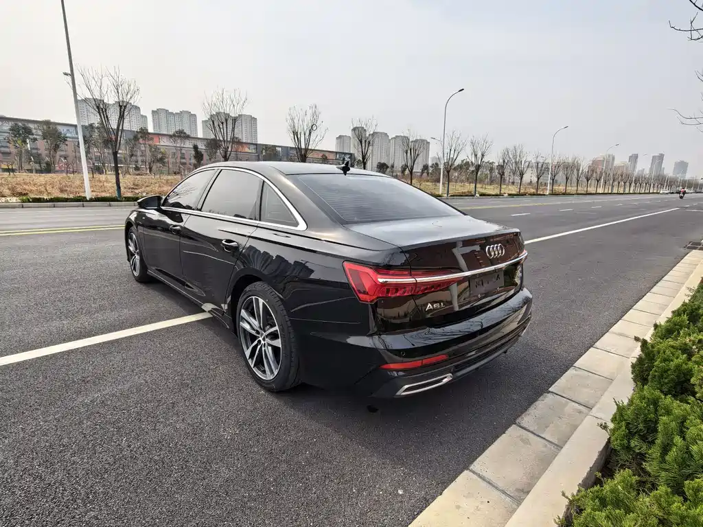 Audi A6L 2022