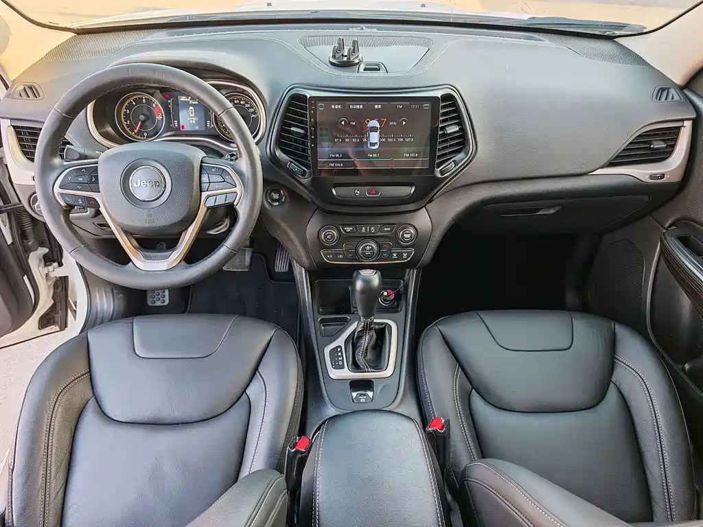 Jeep Cherokee 2017 — фото 10