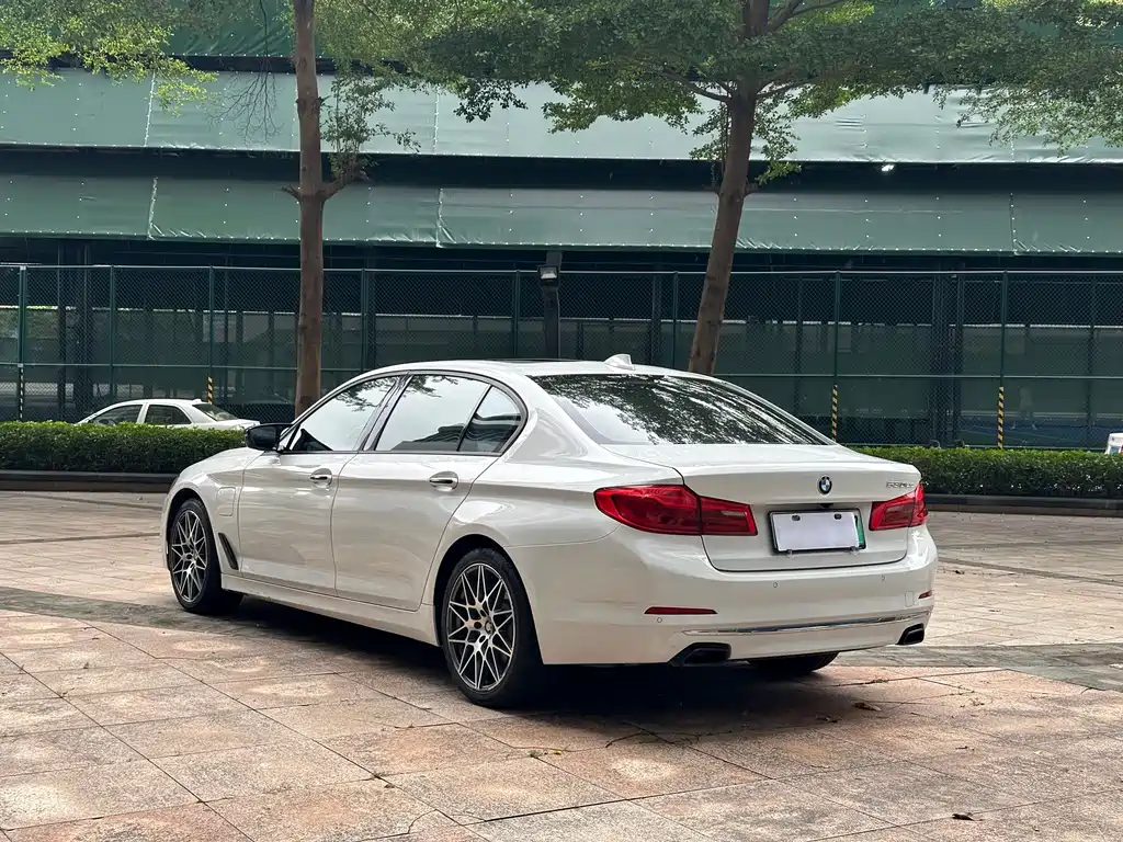 BMW 5 Series New Energy 2018 — фото 19