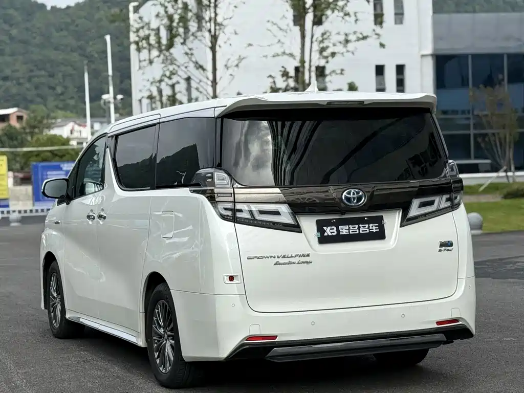 Toyota Vellfire 2023 — фото 16