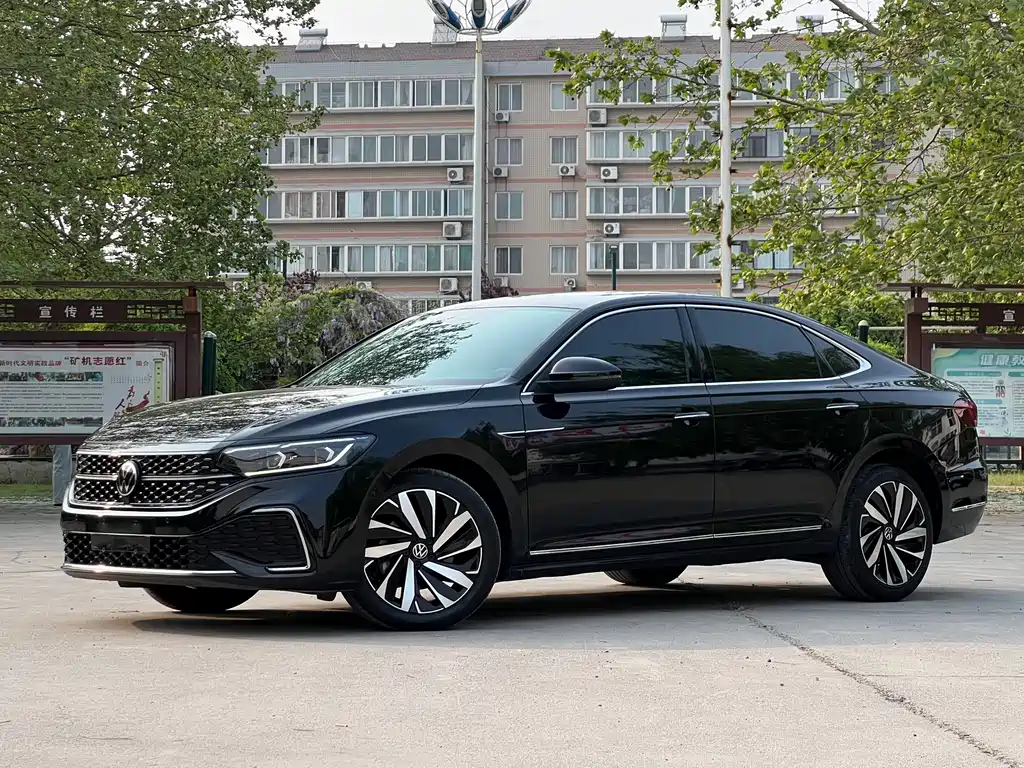 Volkswagen Passat 2022 — фото 1