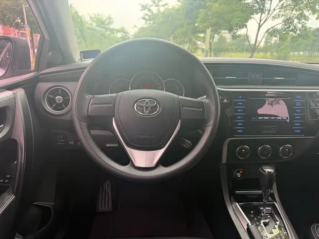 Toyota Corolla 2018 — фото 10