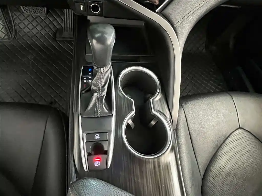 Toyota Camry 2021 — фото 18
