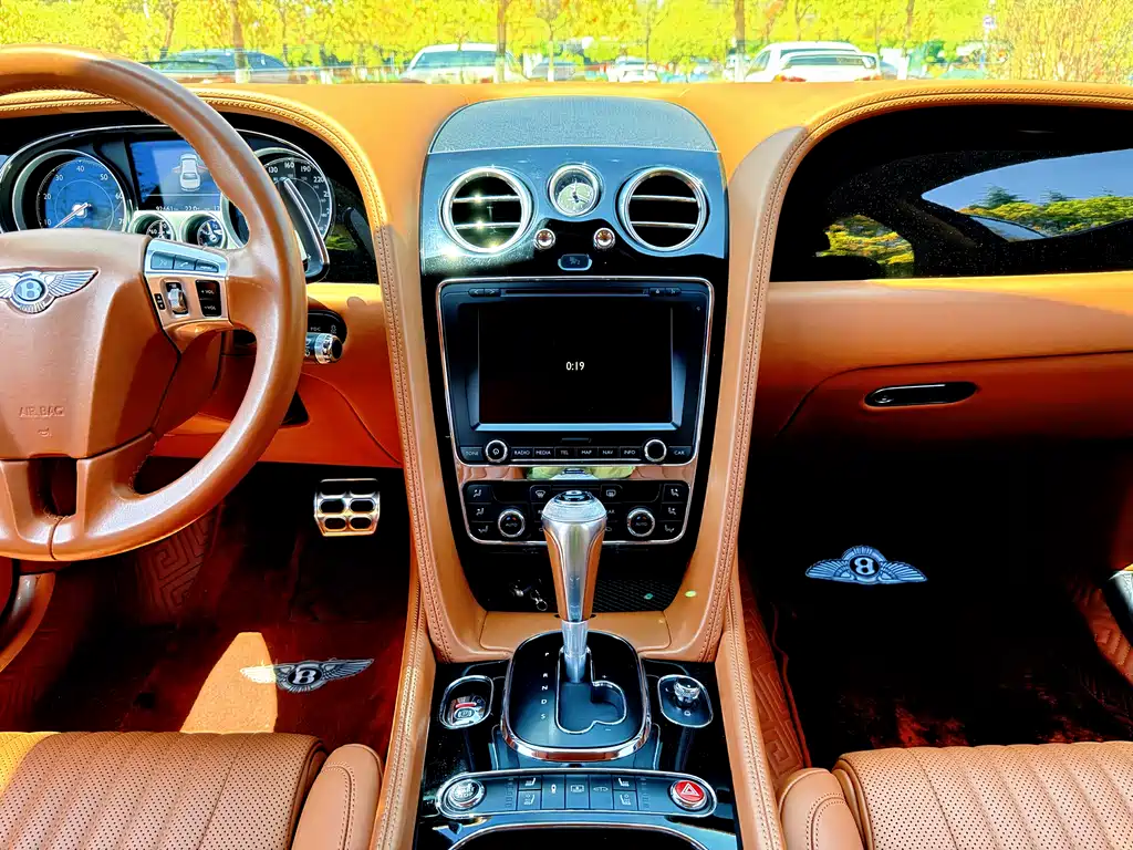 Bentley Flying Spur 2020 — фото 45