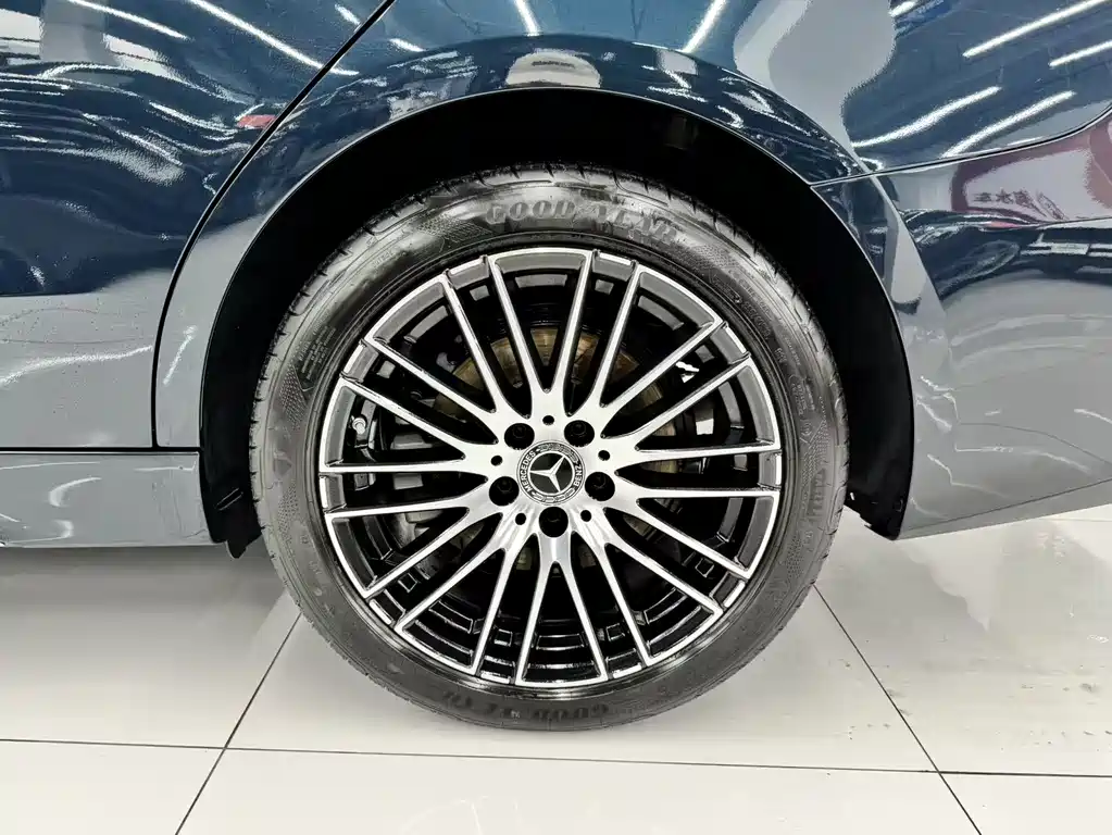 Mercedes-Benz C-Class 2025 — фото 16