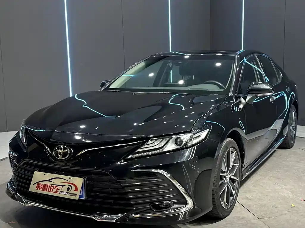 Toyota Camry 2024 — фото 1