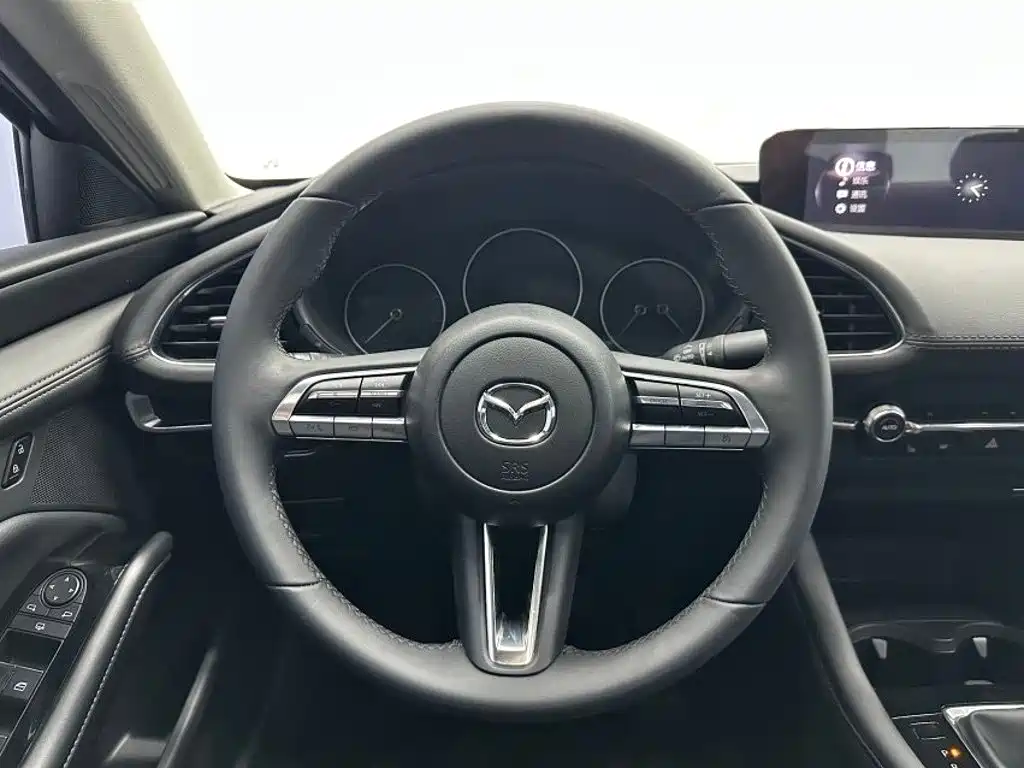 Mazda 3 Axela 2023 — фото 10