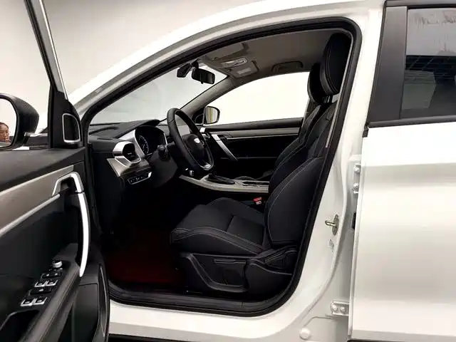 Geely Binyue 2024 — фото 15