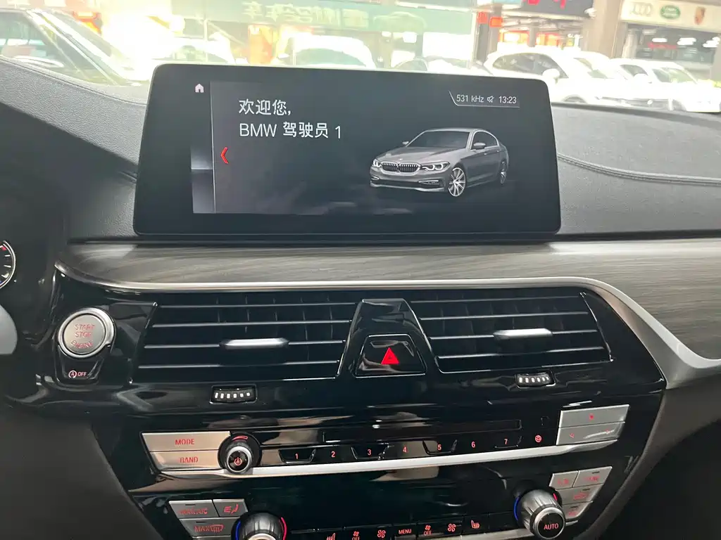 BMW 5 Series 2018 — фото 9