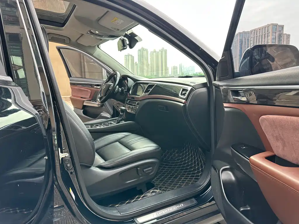 GAC Motor Trumpchi GS8 2016 — фото 12