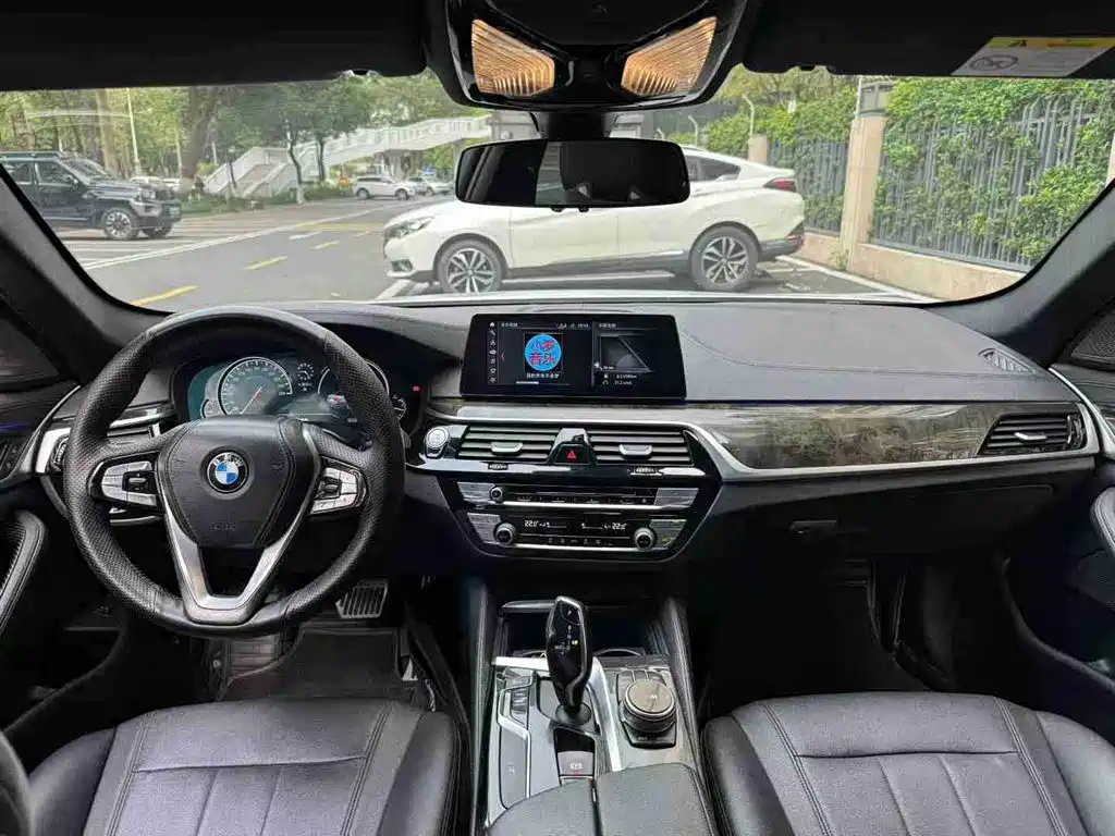 BMW 5 Series 2018 — фото 7