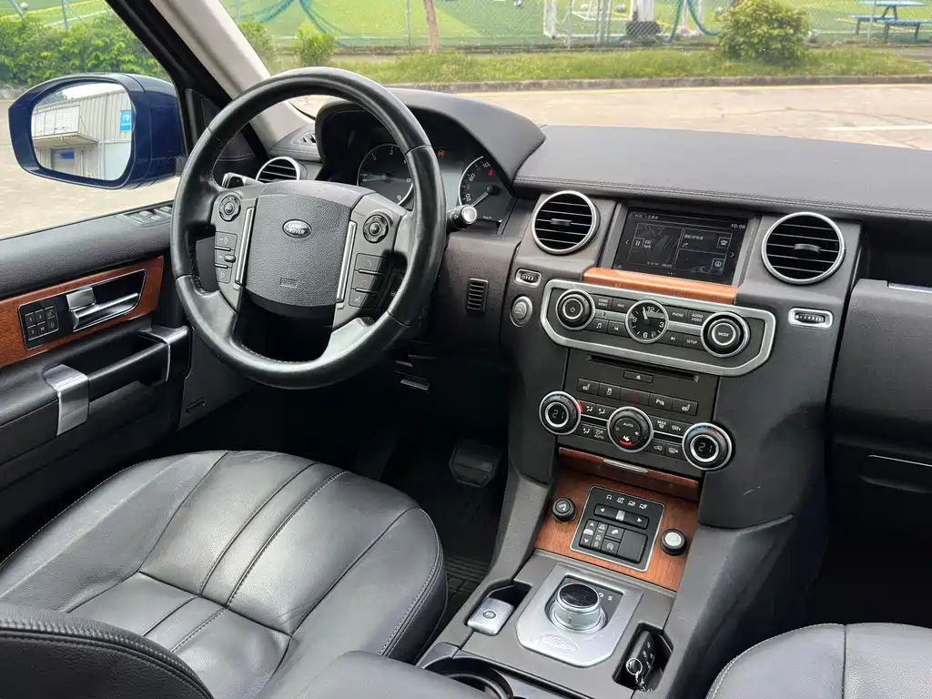 Land Rover Discovery 2015 — фото 17