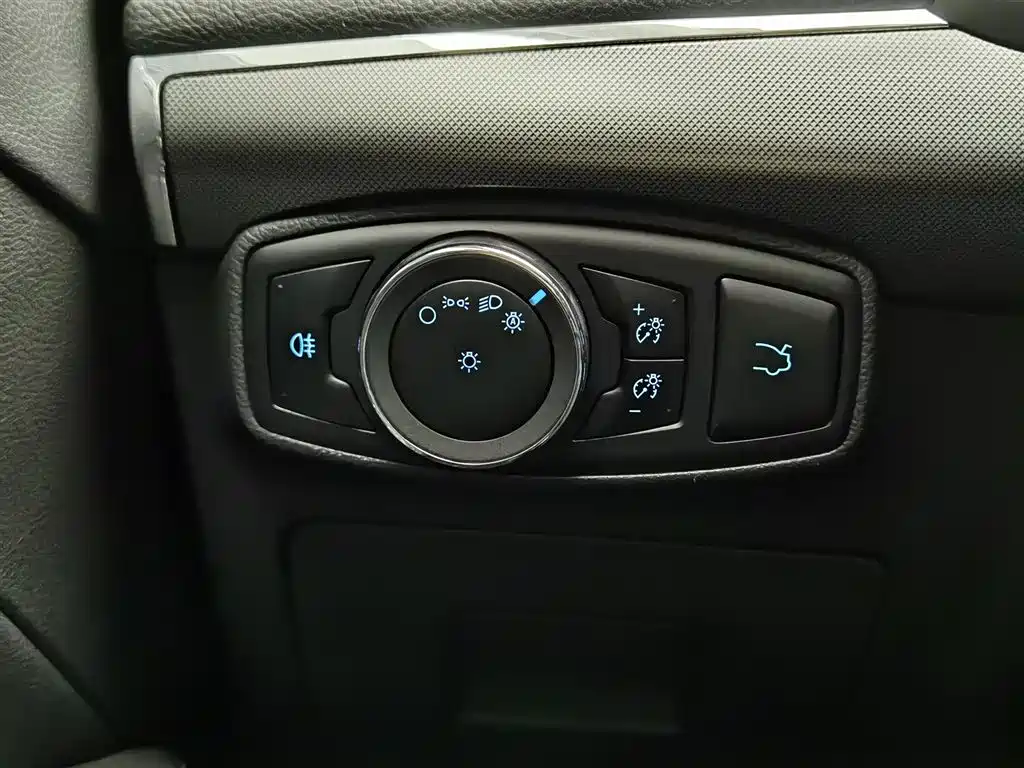 Ford Taurus 2020 — фото 21