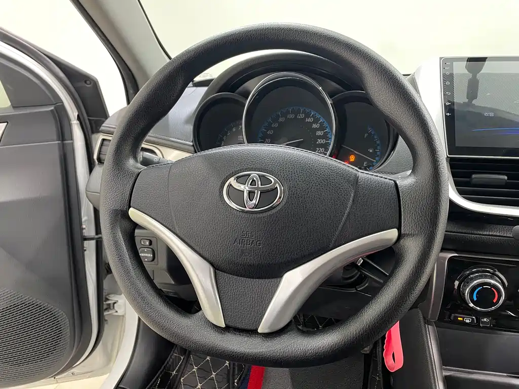 Toyota Yaris L 2018 — фото 15