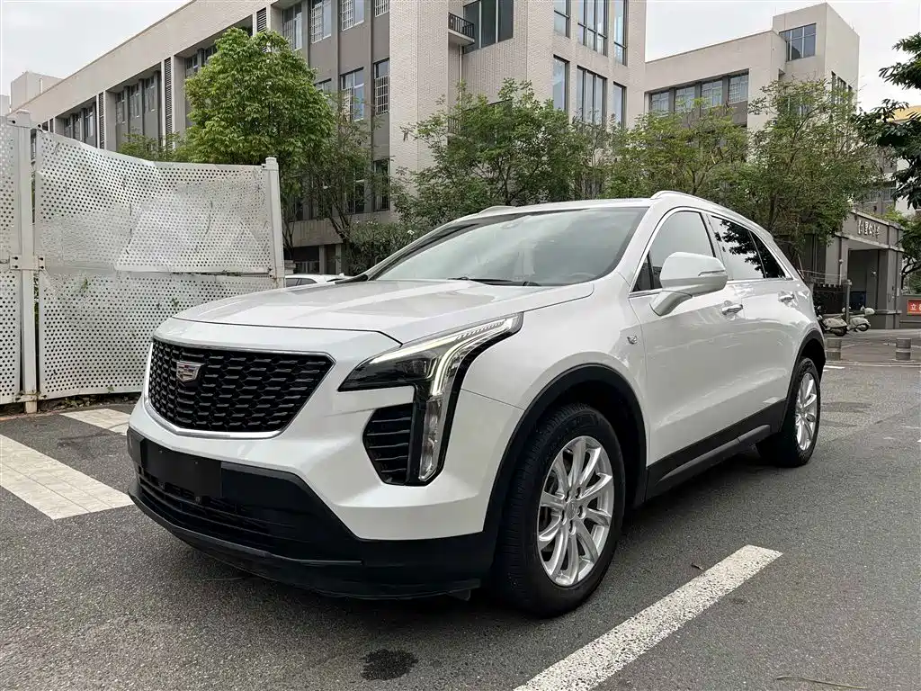 Cadillac XT4 2021 — фото 1