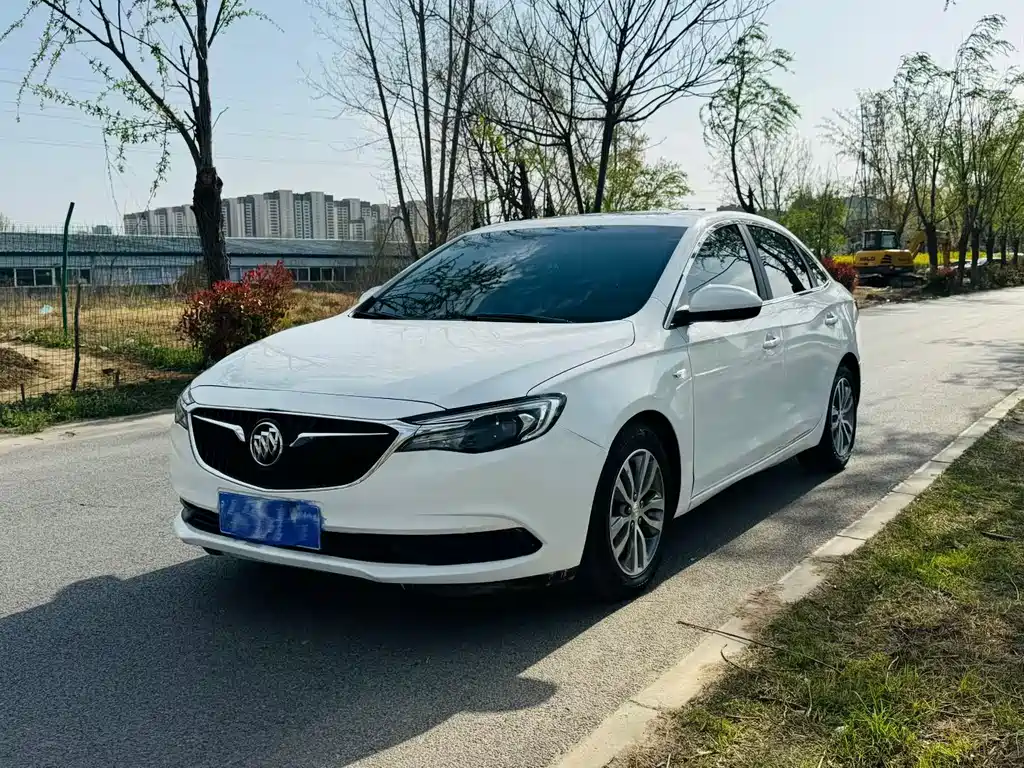 Buick Excelle 2018 — фото 1