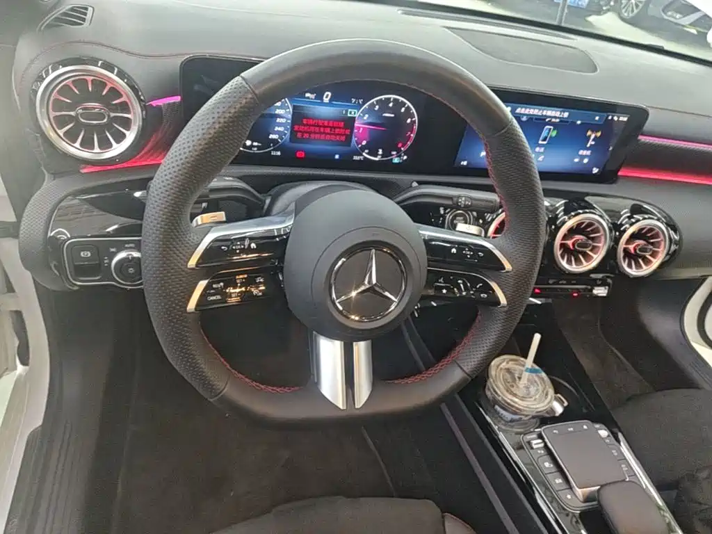 Mercedes-Benz A-Class 2024 — фото 11