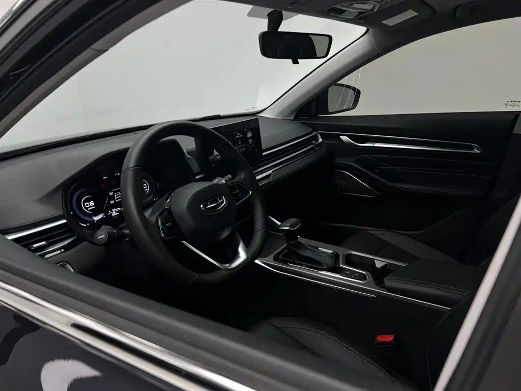Geely Emgrand 2022