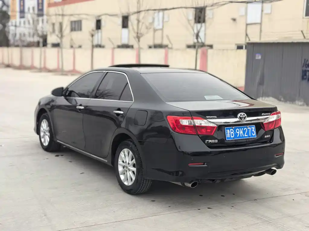 Toyota Camry 2013 — фото 6