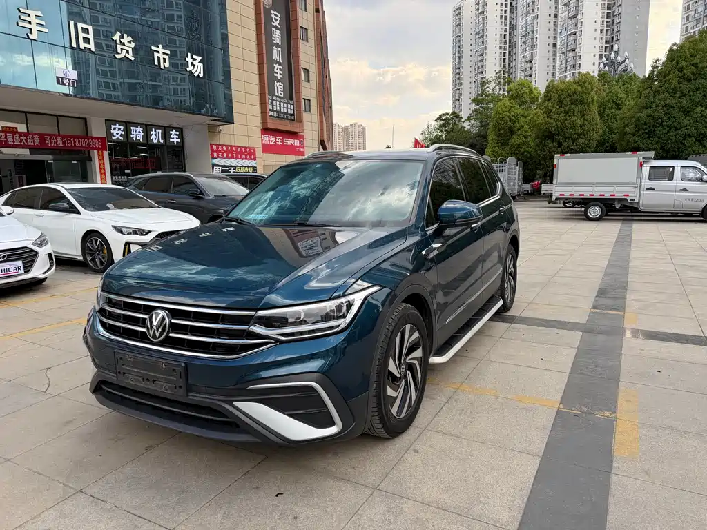 Volkswagen Tiguan L 2021 — фото 1