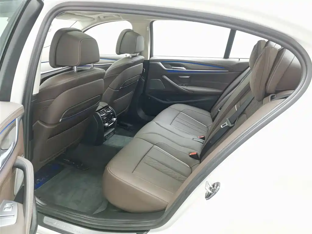 BMW 5 Series 2022 — фото 15