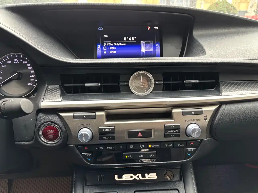 Lexus ES 2016 — фото 10