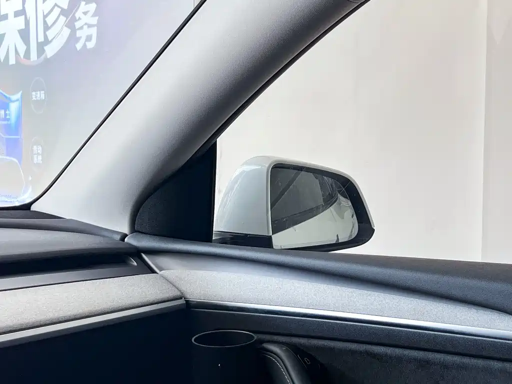 Tesla Model Y 2024 — фото 7