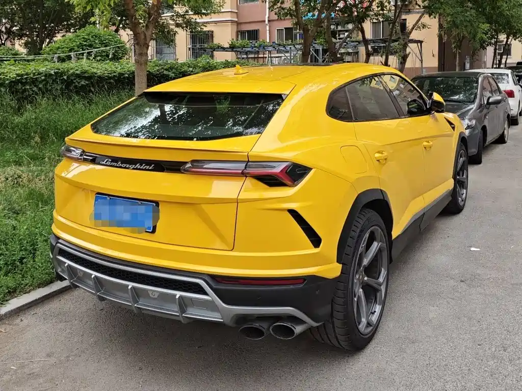 Lamborghini Urus 2023 — фото 2